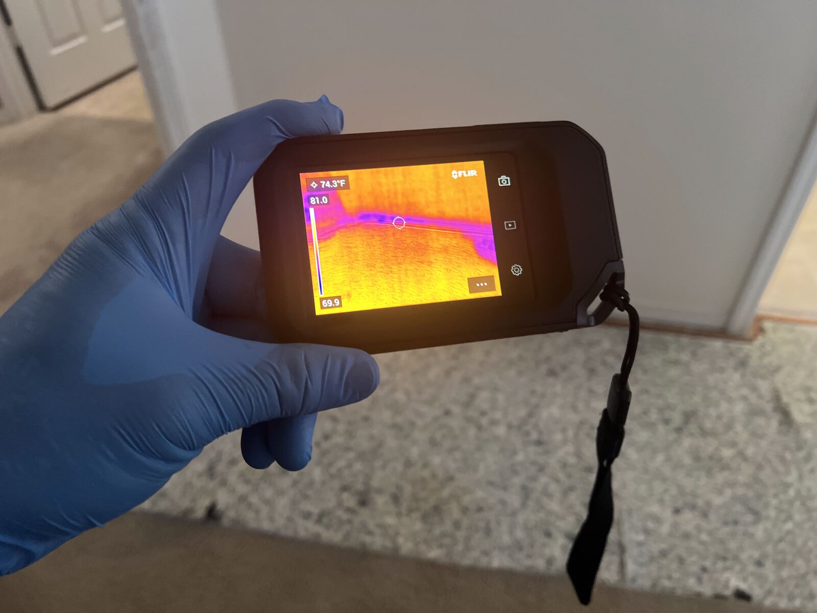 FLIR thermal imaging during moisture inspection
